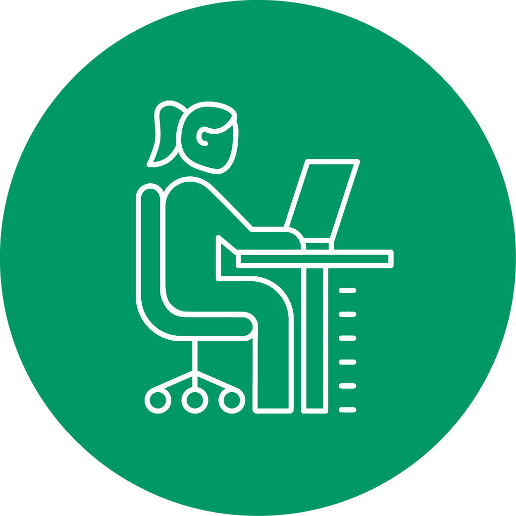 Icon einer Person an einem ergonomischen Arbeitsplatz mit Schreibtisch und Bürostuhl als Symbol für ergonomische Arbeitsplatzausstattung.